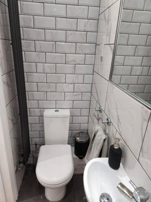 Home Away From Home London Bagian luar foto