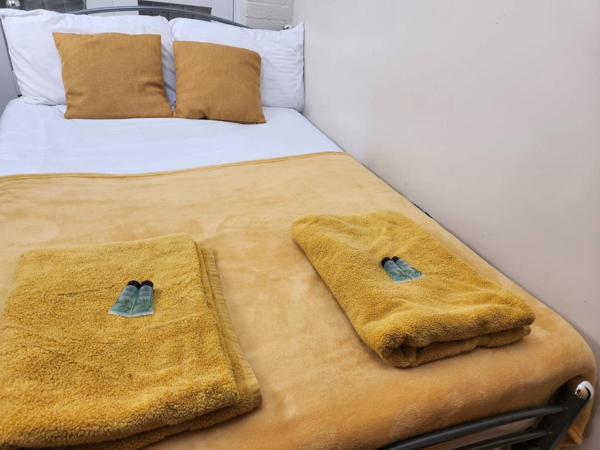 Home Away From Home London Bagian luar foto